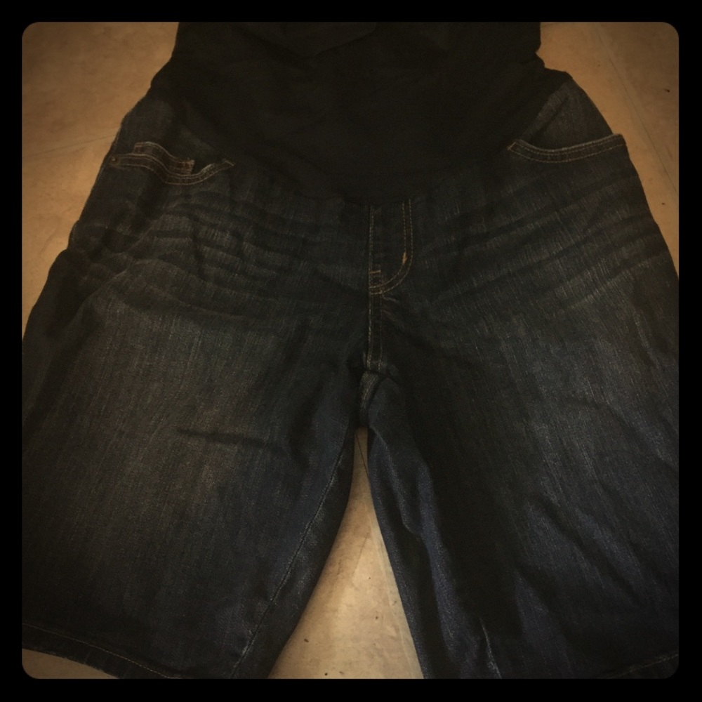 Maternity shorts never worn!